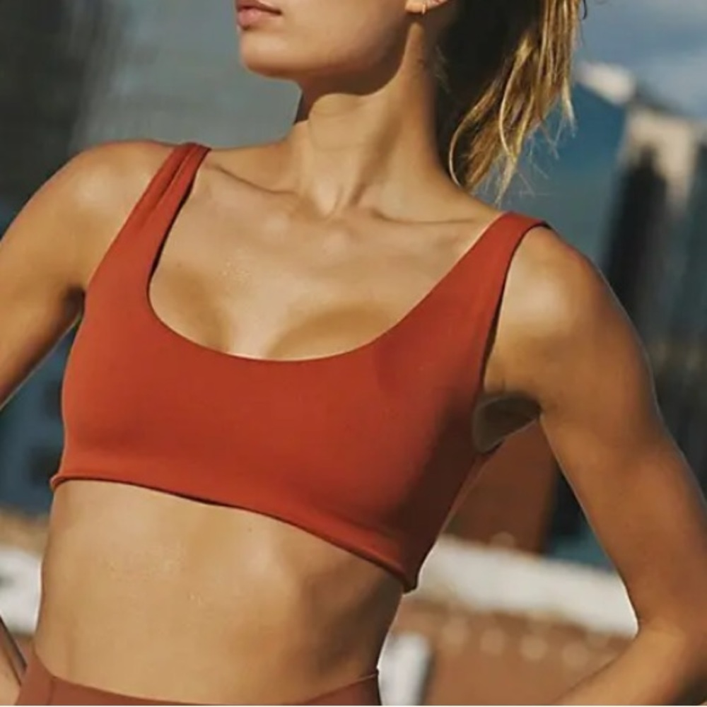 NWOT FP MOVEMENT epic scoop neck bra in crimson red size large - Picture 2 of 9